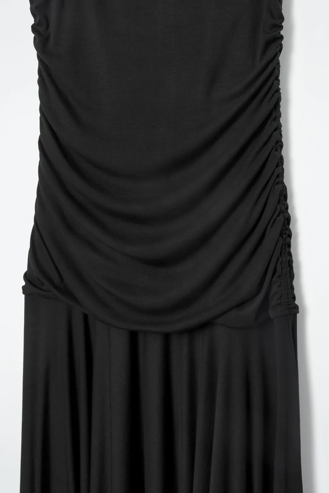 Online COS RUCHED MAXI DRESS BLACK