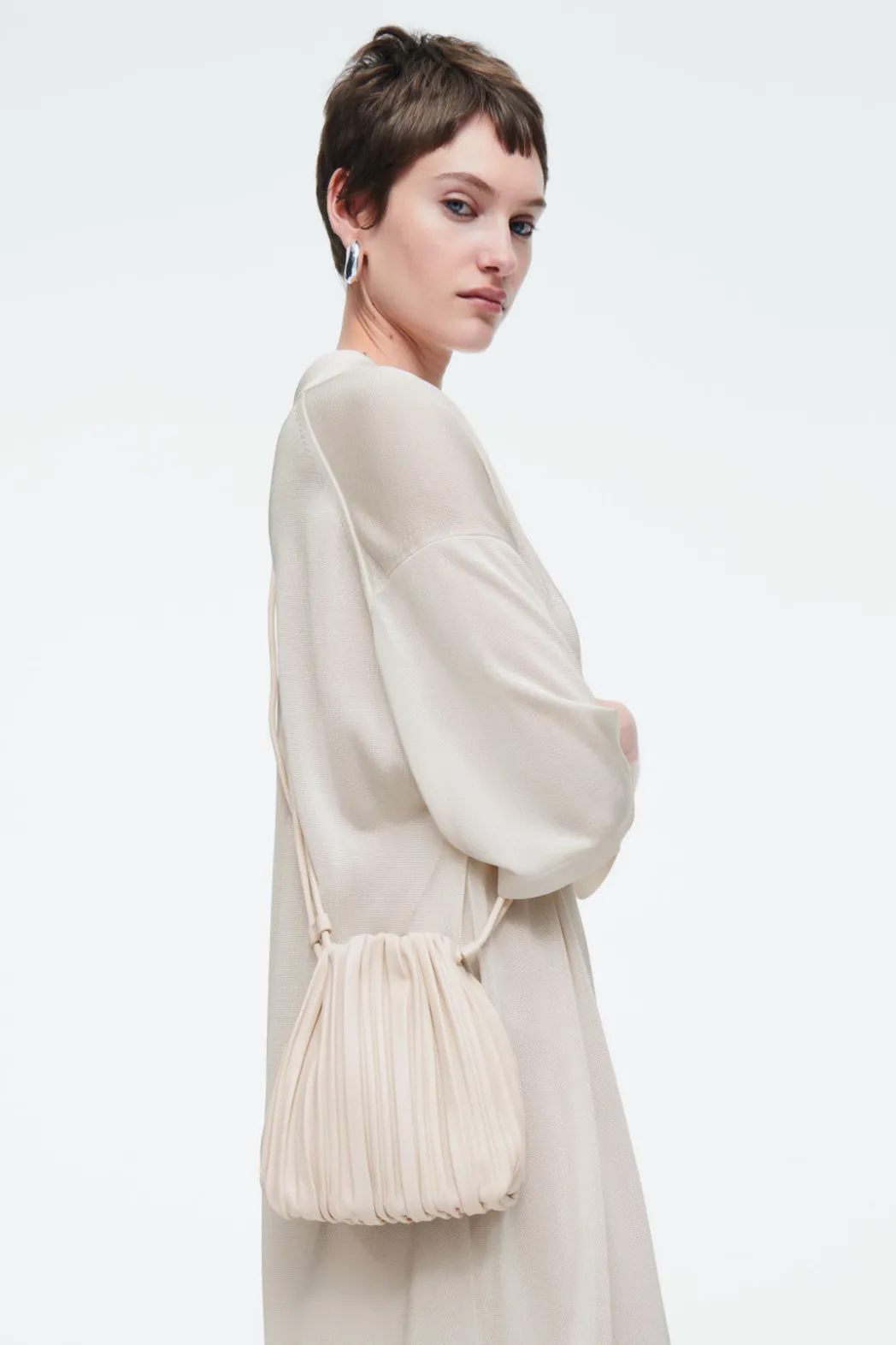 Discount COS SCALLOP CROSSBODY - LEATHER IVORY