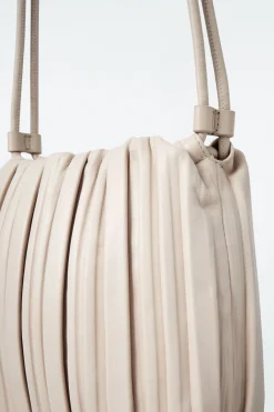 Discount COS SCALLOP CROSSBODY - LEATHER IVORY
