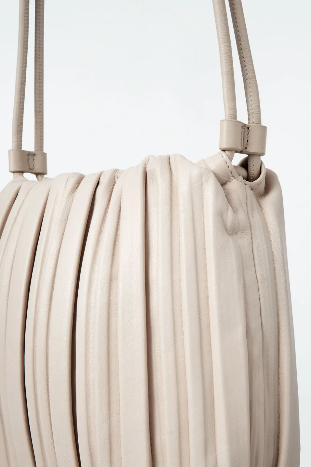 Discount COS SCALLOP CROSSBODY - LEATHER IVORY