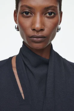 Online COS SCARF-DETAIL WOOL MAXI DRESS NAVY