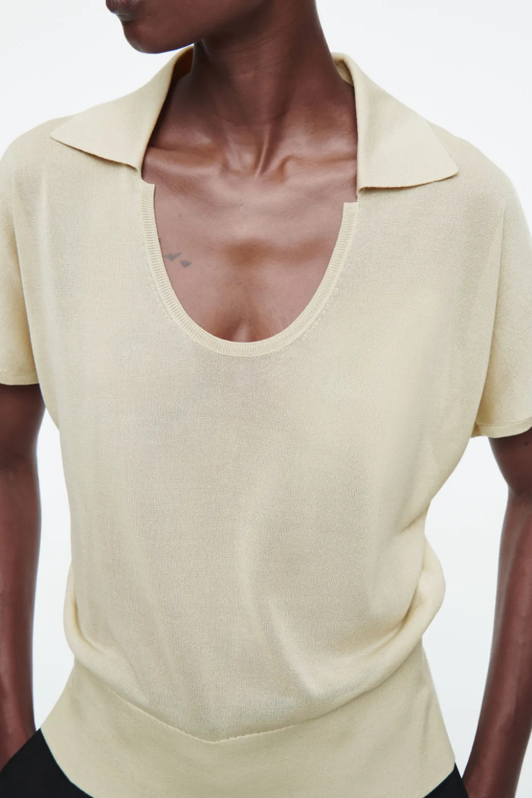 COS SCOOP-NECK KNITTED POLO SHIRT STONE