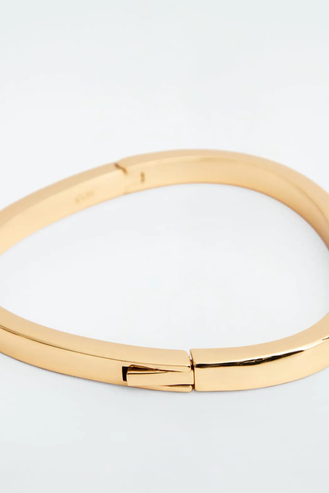 Online COS SCULPTURAL PYRAMID BANGLE GOLD