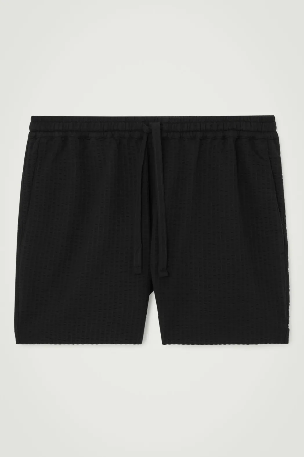 Online COS SEERSUCKER ELASTICATED SHORTS BLACK