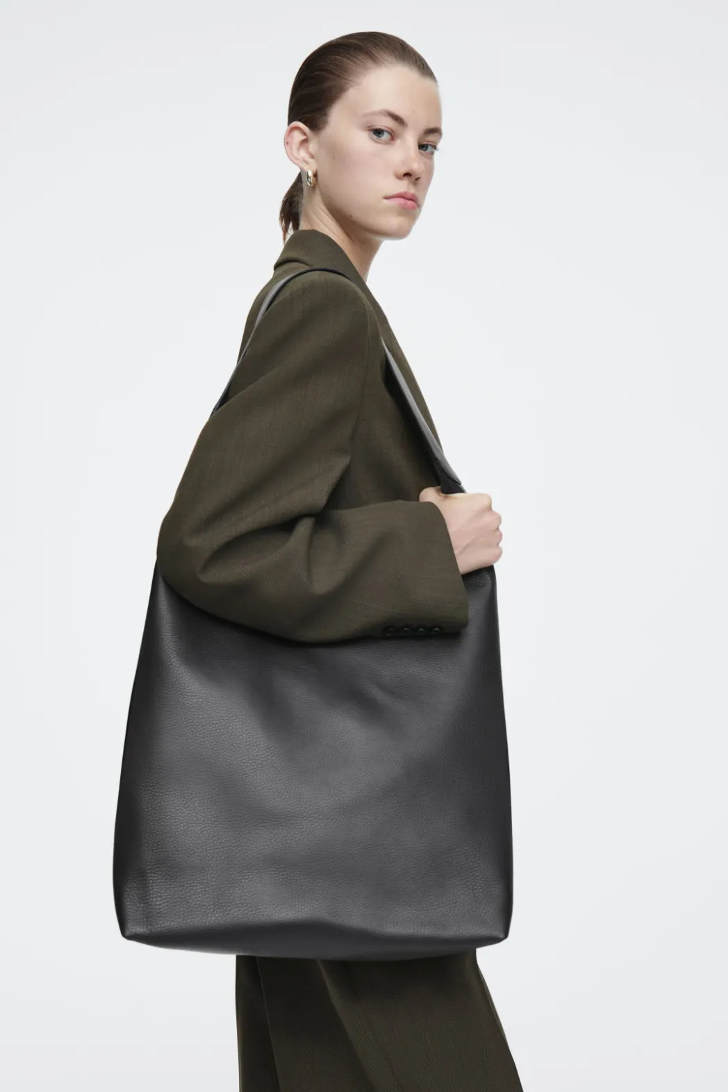 Best COS SERIF TOTE - LEATHER BLACK