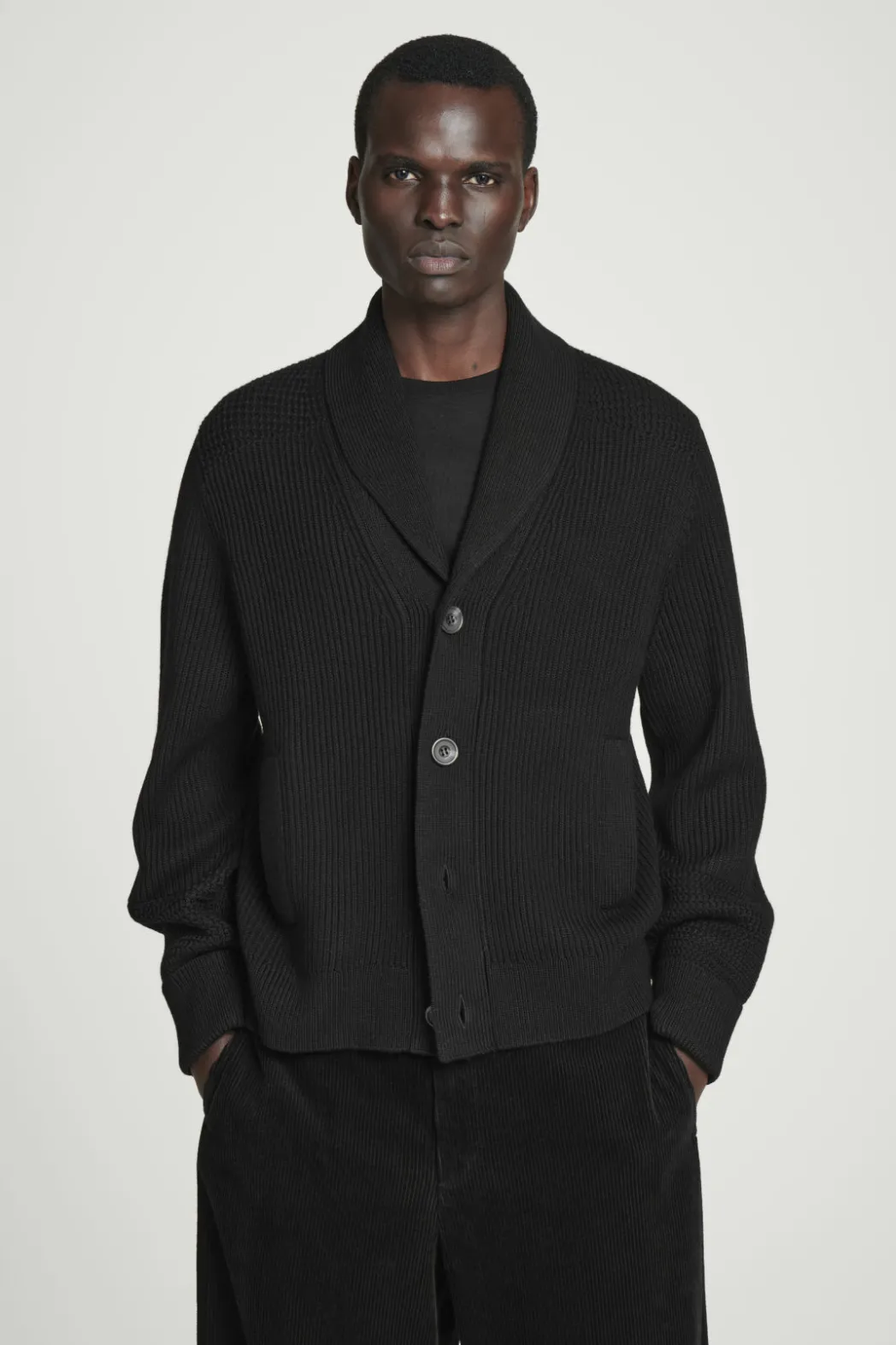 Outlet COS SHAWL-COLLAR CHUNKY MERINO WOOL CARDIGAN BLACK