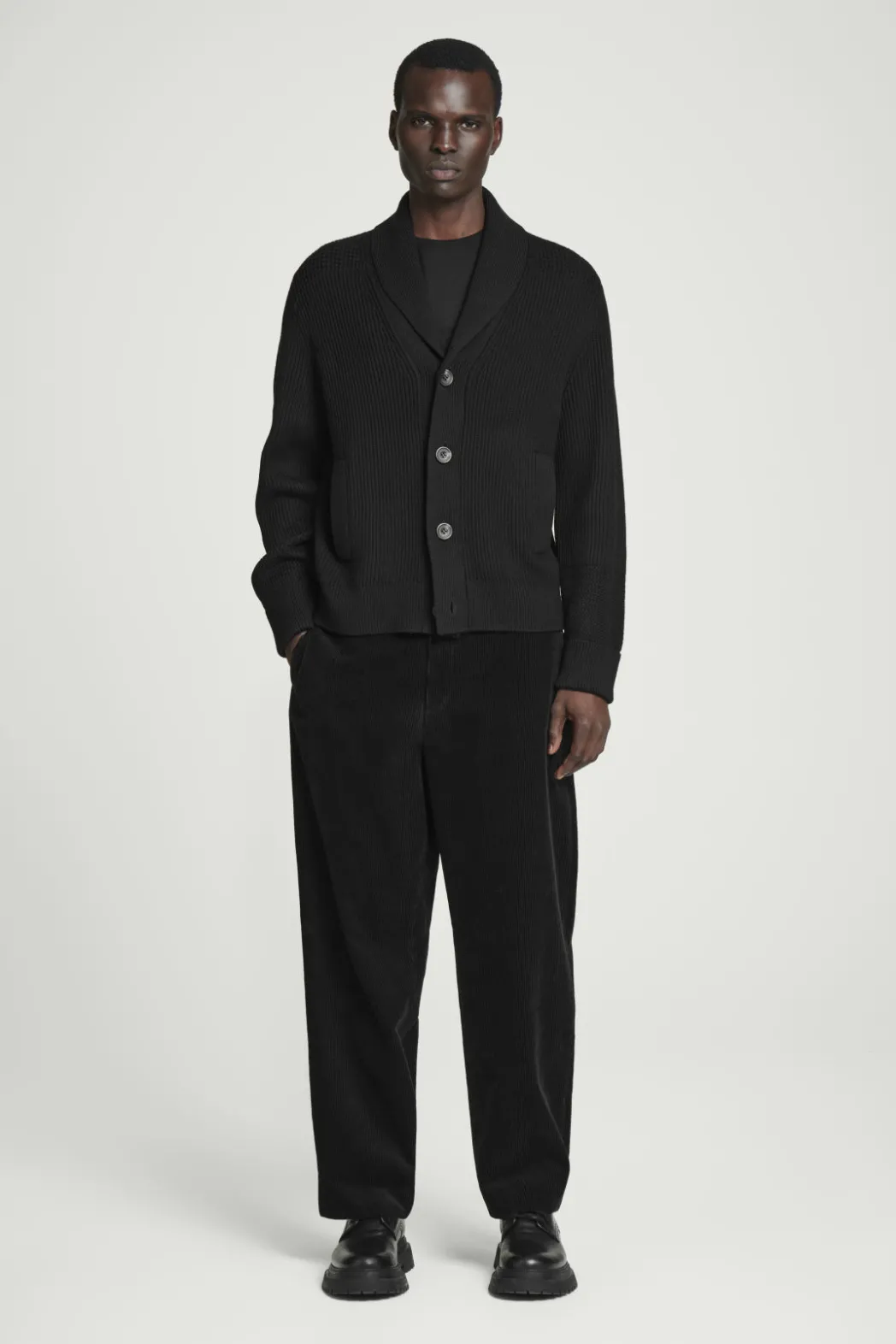 Outlet COS SHAWL-COLLAR CHUNKY MERINO WOOL CARDIGAN BLACK