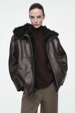 Online COS SHEARLING-LINED NAPPA HOODED JACKET DARK BROWN