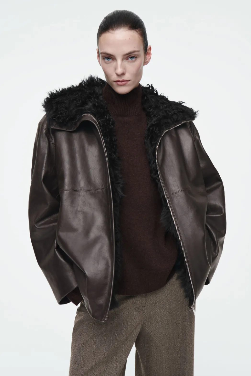 Online COS SHEARLING-LINED NAPPA HOODED JACKET DARK BROWN