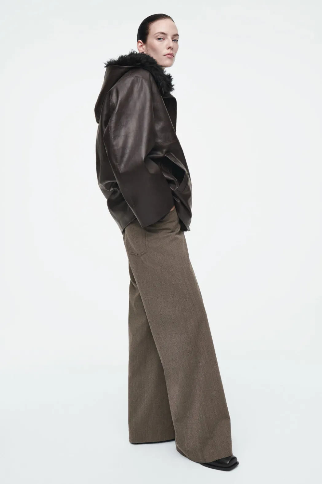 Online COS SHEARLING-LINED NAPPA HOODED JACKET DARK BROWN