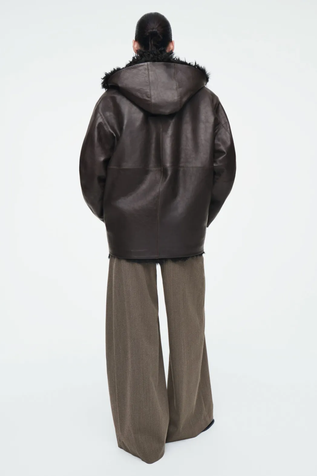 Online COS SHEARLING-LINED NAPPA HOODED JACKET DARK BROWN