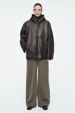 Online COS SHEARLING-LINED NAPPA HOODED JACKET DARK BROWN