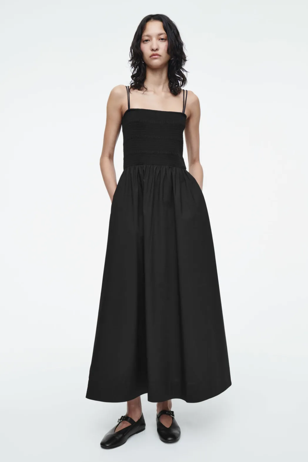 Sale COS SHIRRED MIDI DRESS BLACK