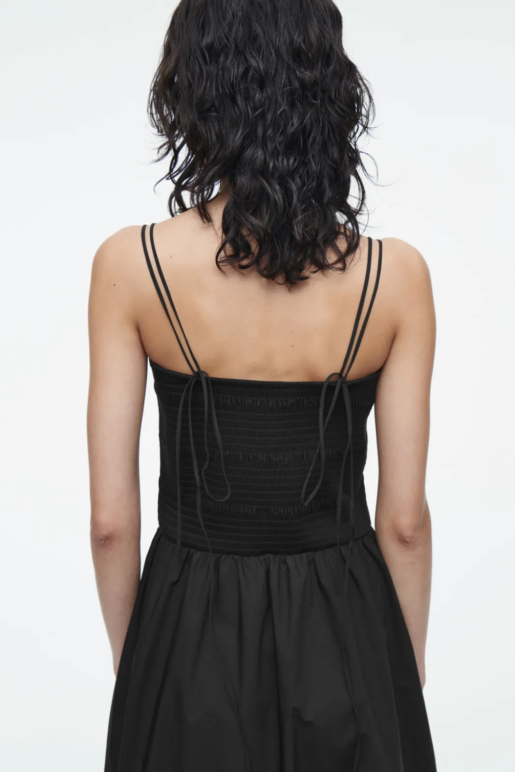 Sale COS SHIRRED MIDI DRESS BLACK