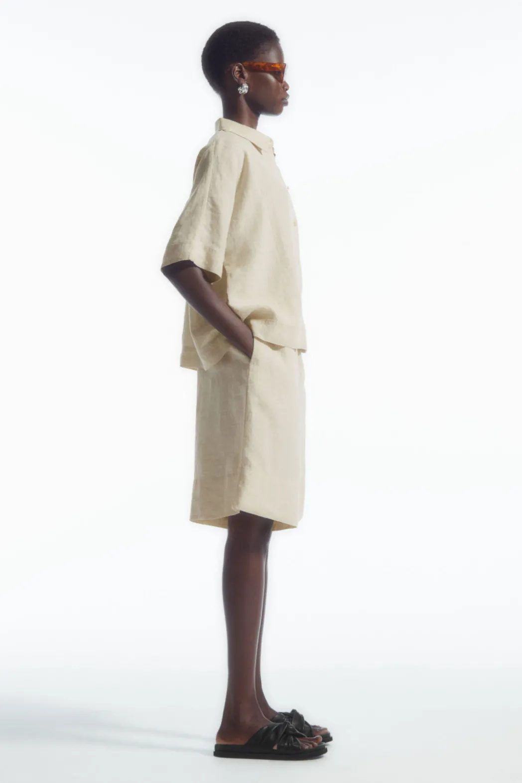 Sale COS SHORT-SLEEVED LINEN SHIRT STONE