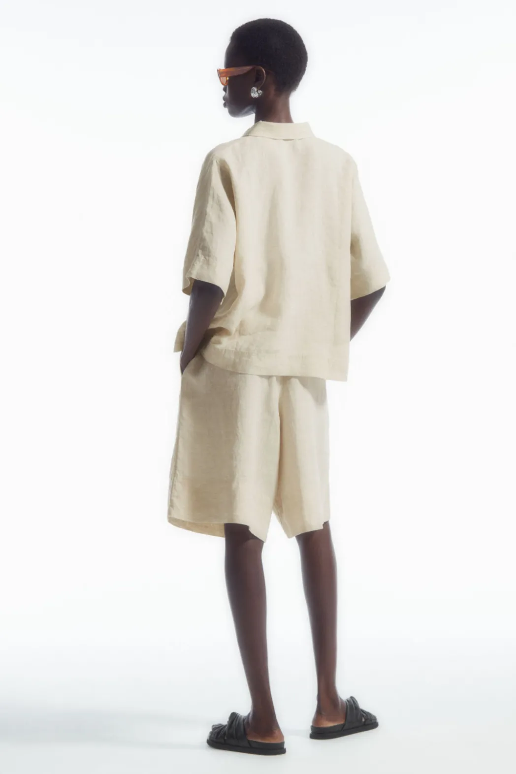 Sale COS SHORT-SLEEVED LINEN SHIRT STONE