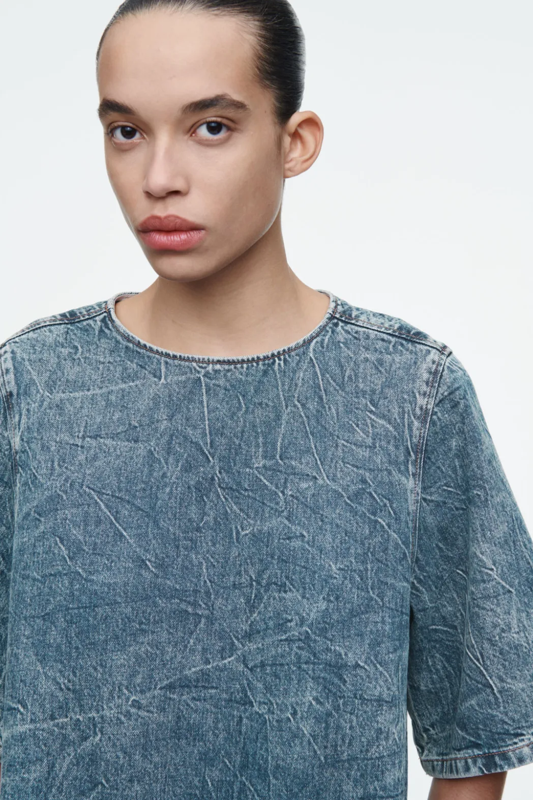 Outlet COS SHORT-SLEEVED WASHED-DENIM TOP BLUE