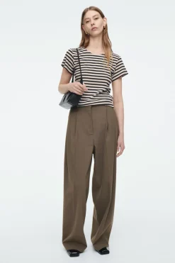 Hot COS SHRUNKEN SLIM RIBBED T-SHIRT CREAM / STRIPED