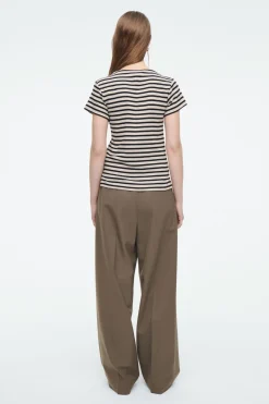 Hot COS SHRUNKEN SLIM RIBBED T-SHIRT CREAM / STRIPED