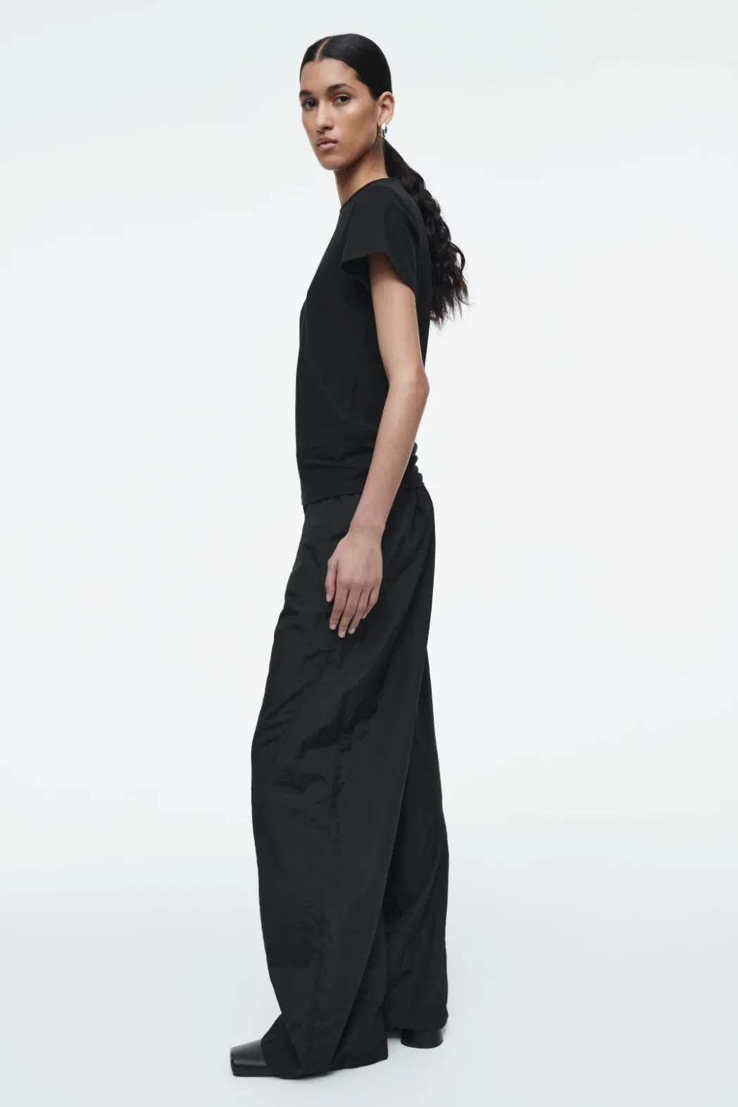 COS SHRUNKEN SLIM T-SHIRT BLACK