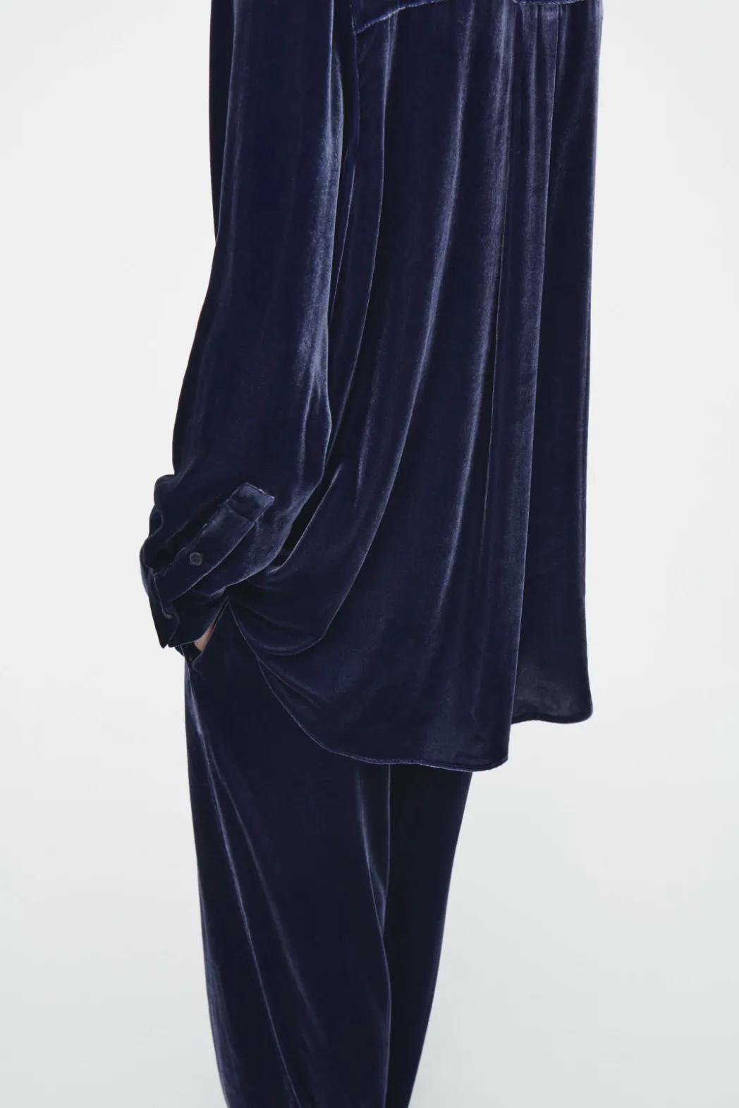 Online COS SILK-BLEND VELVET SHIRT BLUE