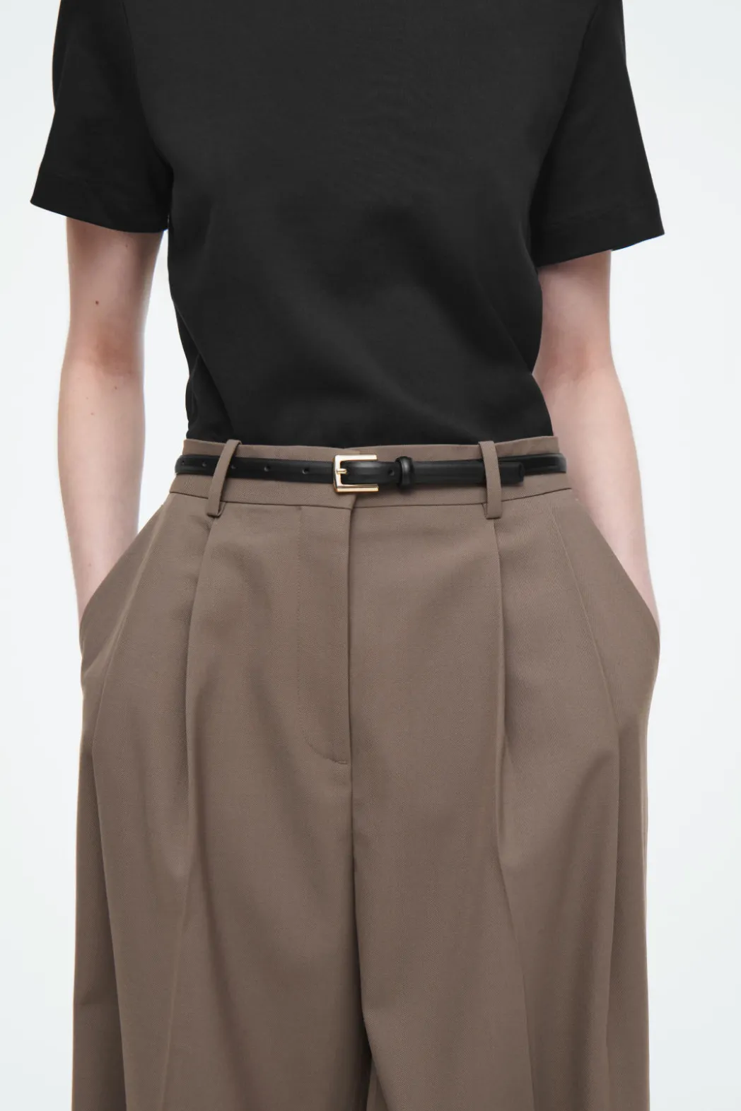 Online COS SKINNY LEATHER BELT BLACK