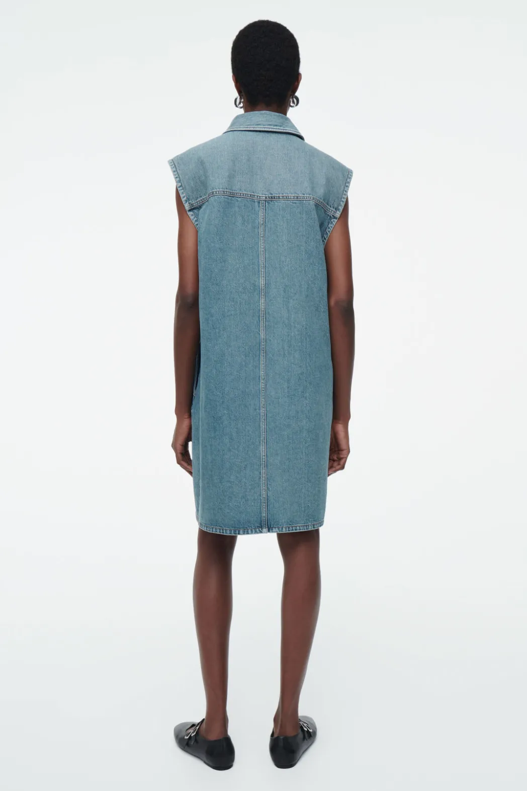 Online COS SLEEVELESS DENIM MINI SHIRT DRESS BLUE