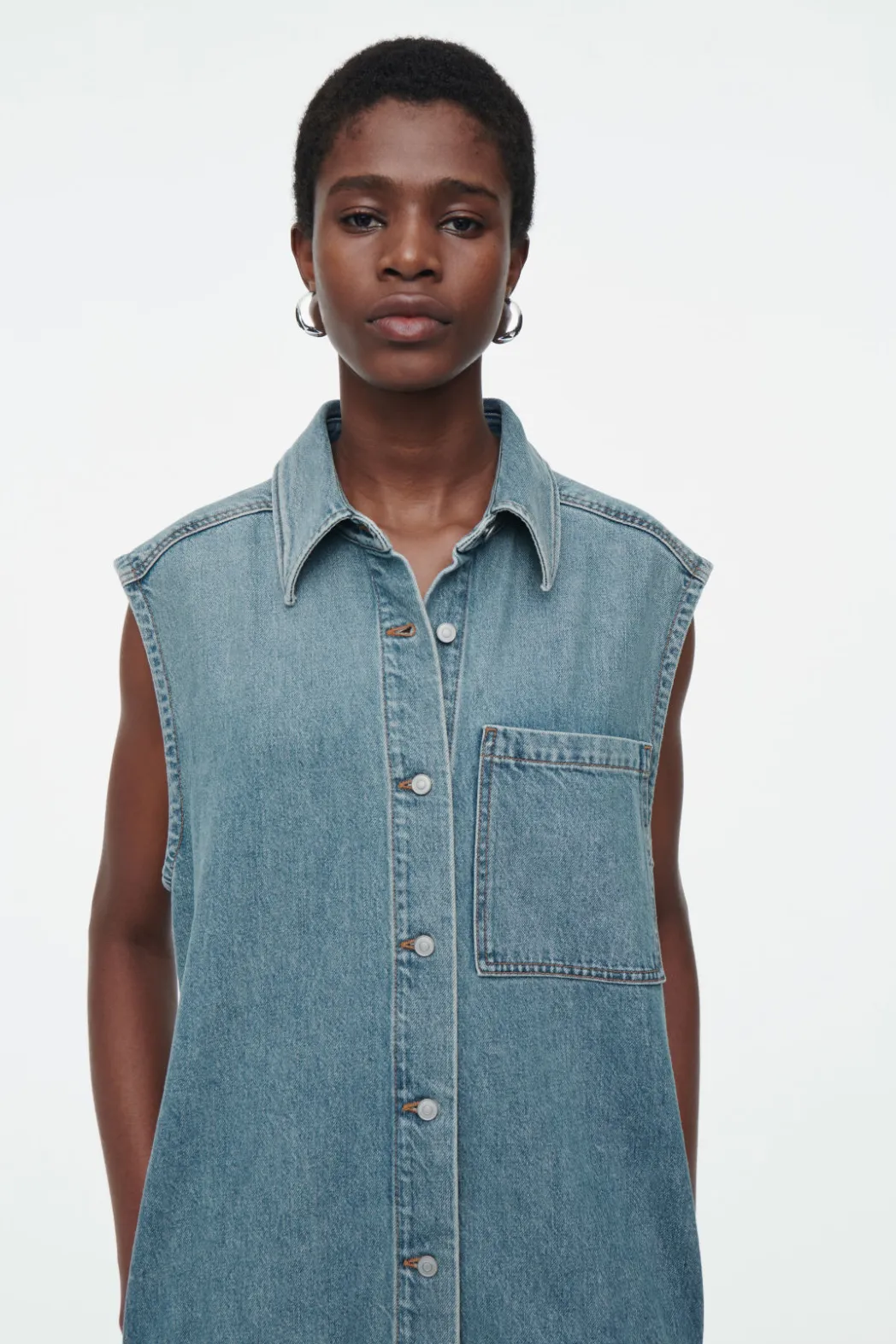 Online COS SLEEVELESS DENIM MINI SHIRT DRESS BLUE