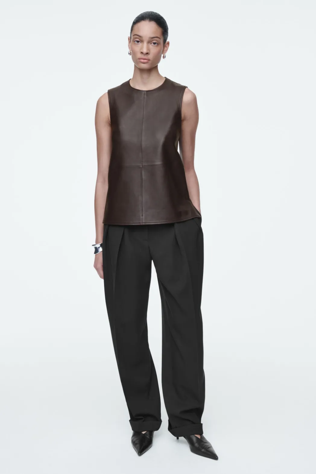 Sale COS SLEEVELESS LEATHER TOP DARK BROWN