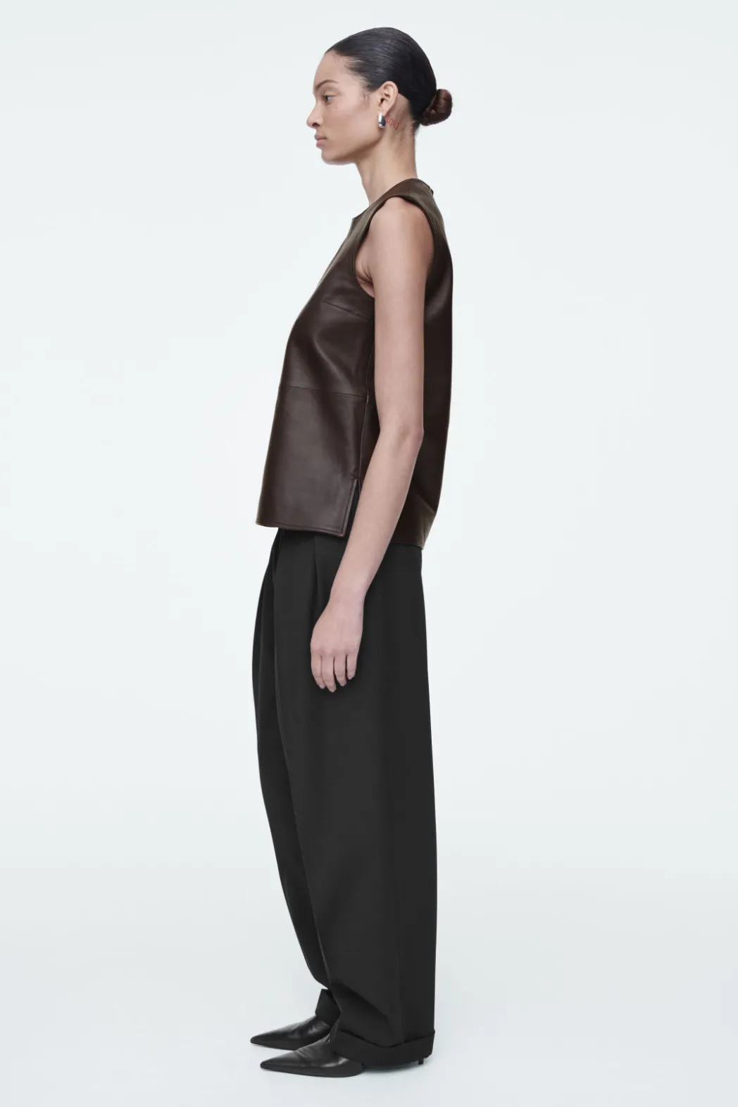 Sale COS SLEEVELESS LEATHER TOP DARK BROWN