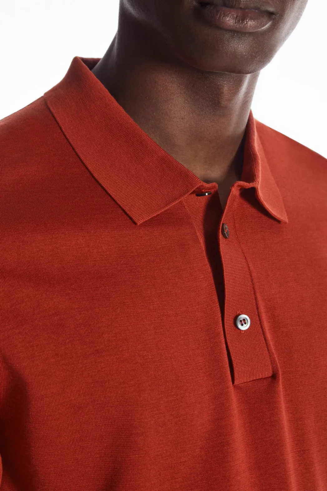 Outlet COS SLIM KNITTED SILK POLO SHIRT RUST RED
