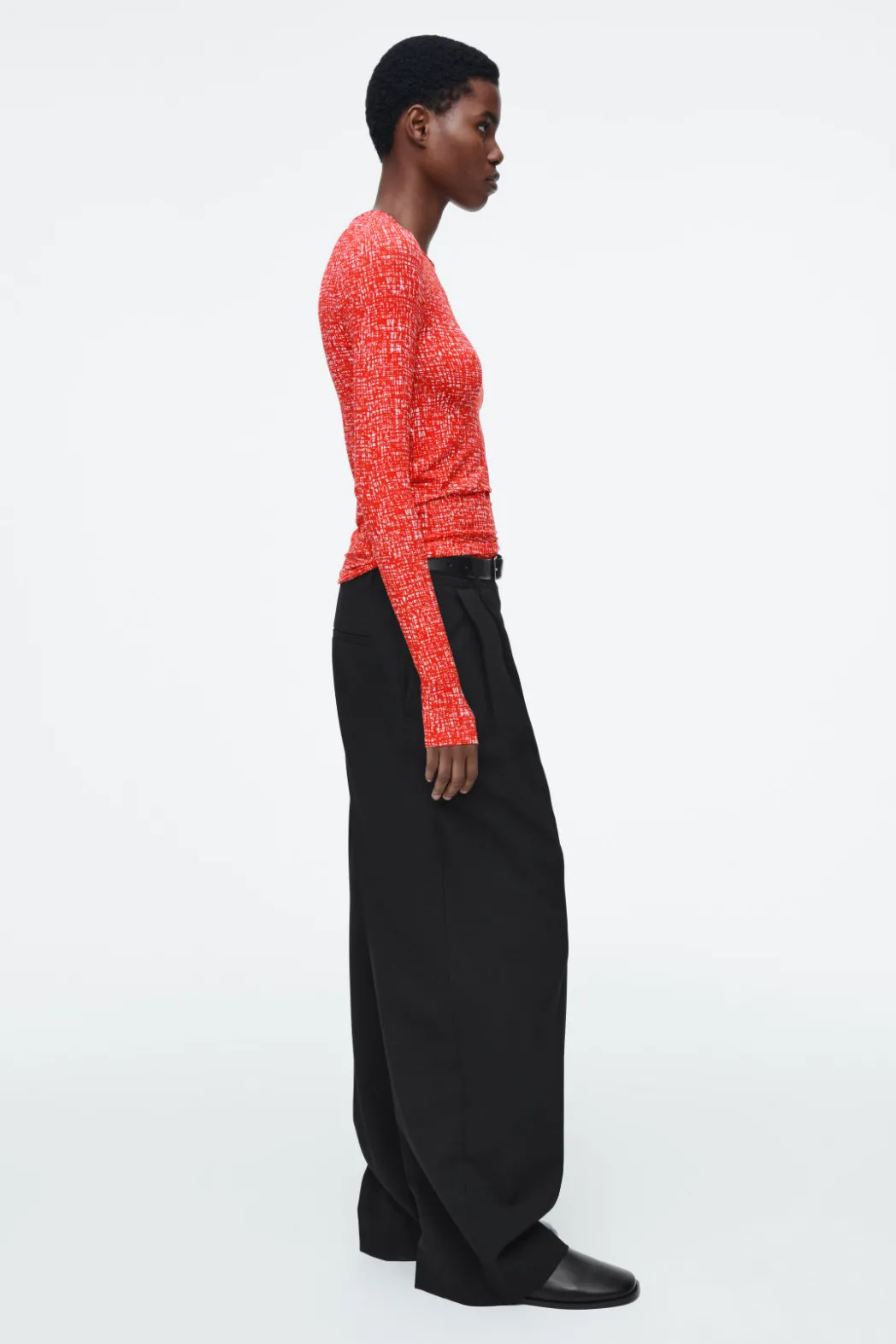 Online COS SLIM LONG-SLEEVE TOP RED / WHITE