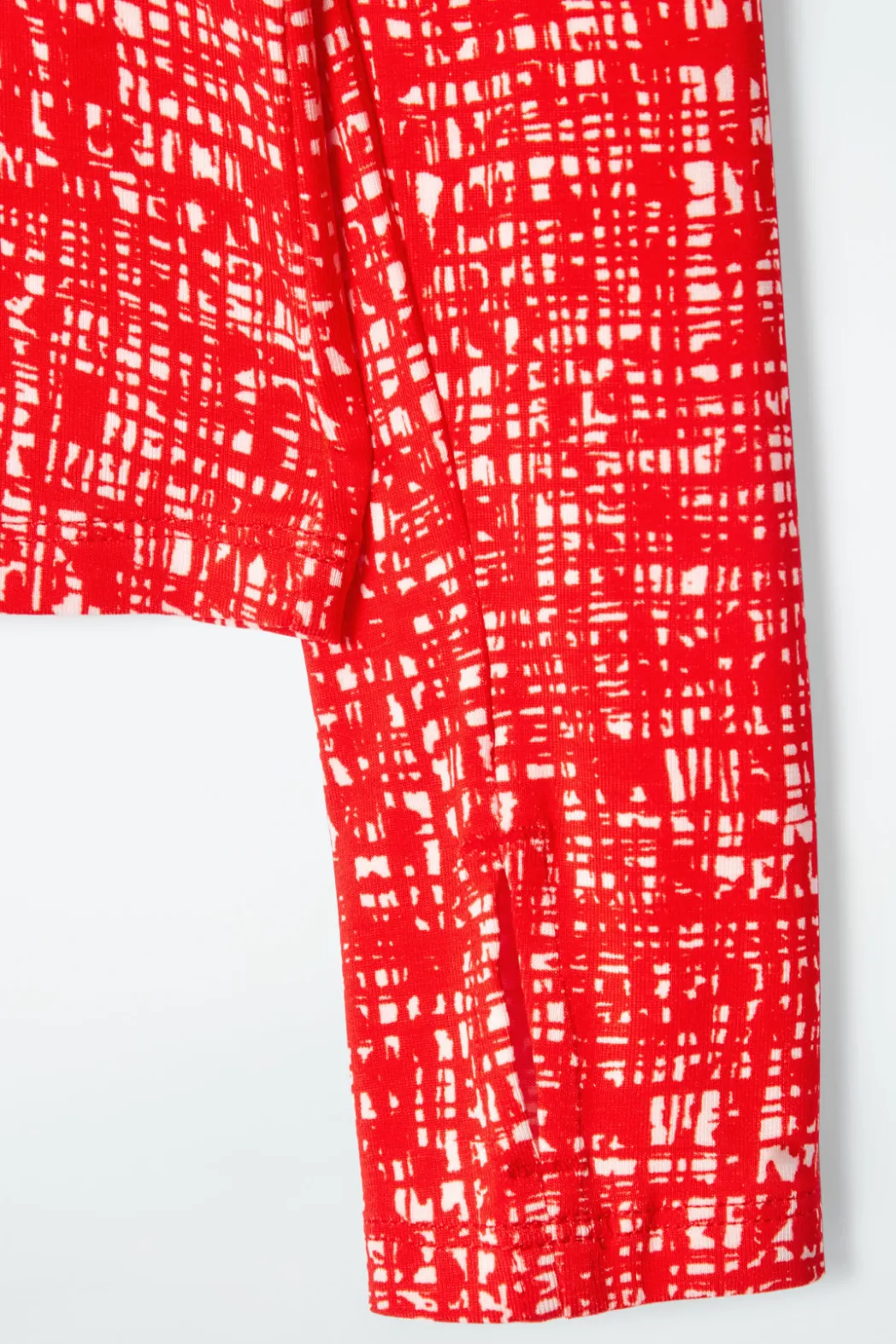 Online COS SLIM LONG-SLEEVE TOP RED / WHITE