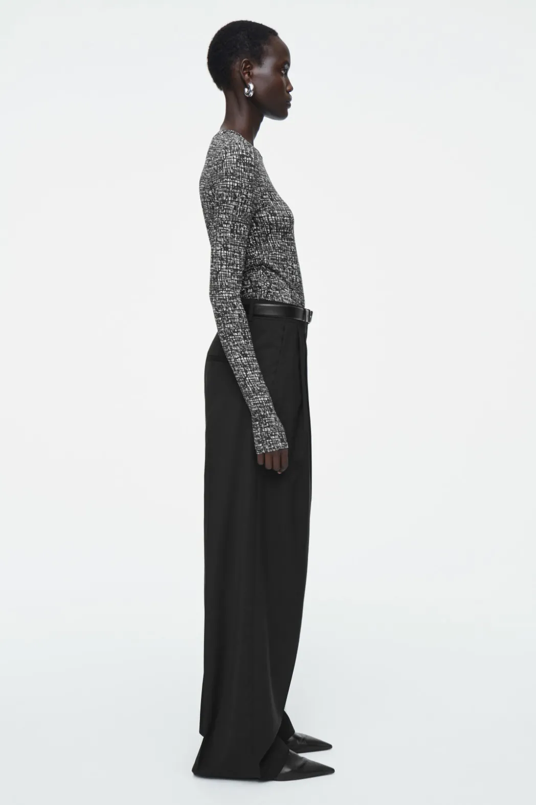 Sale COS SLIM LONG-SLEEVE TOP BLACK / WHITE
