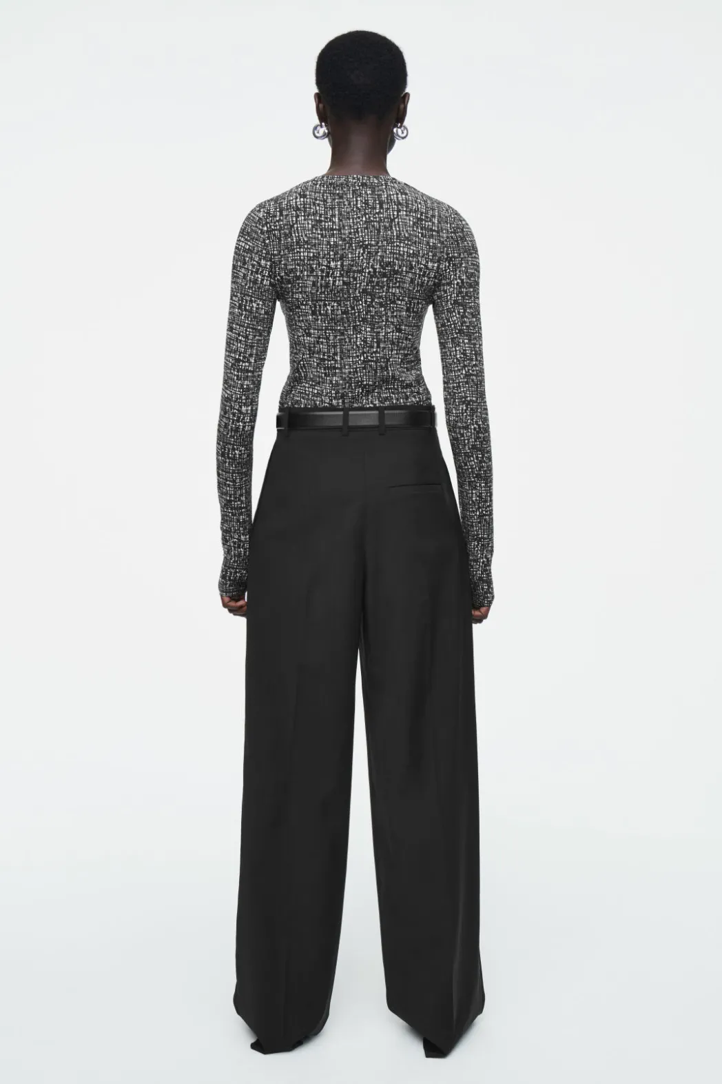 Sale COS SLIM LONG-SLEEVE TOP BLACK / WHITE