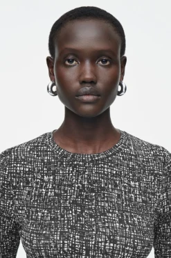 Sale COS SLIM LONG-SLEEVE TOP BLACK / WHITE