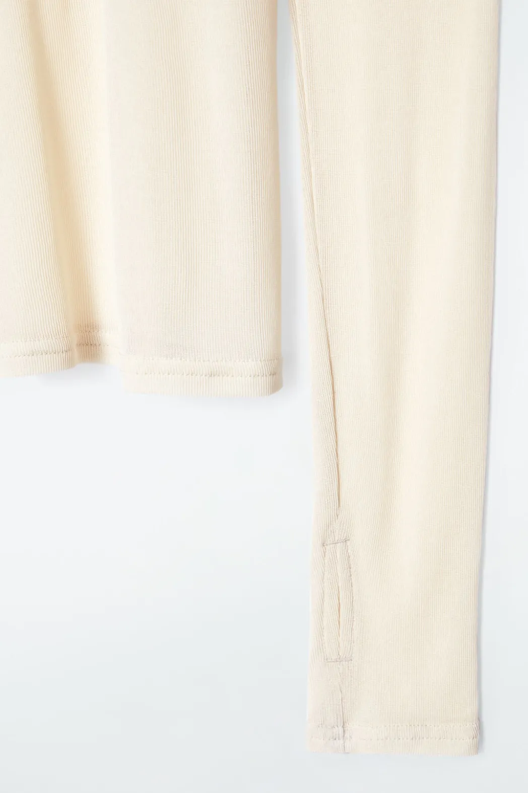 Online COS SLIM SILK TURTLENECK TOP OFF-WHITE