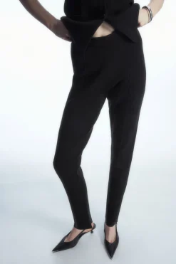 New COS SLIM-FIT KNITTED PANTS BLACK