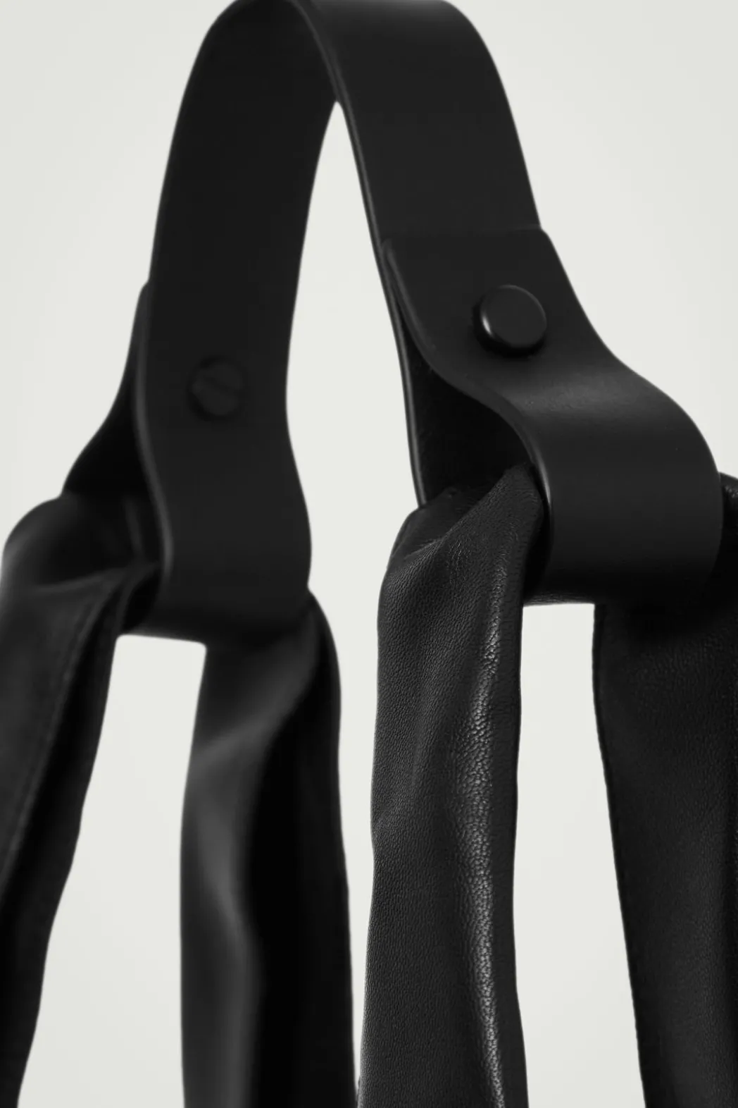 Best COS SLOUCHY TOTE - LEATHER BLACK