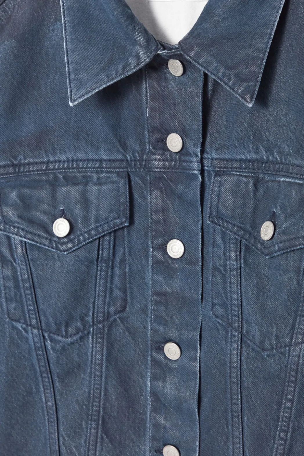 Online COS SPRAYED-DENIM JACKET DARK BLUE