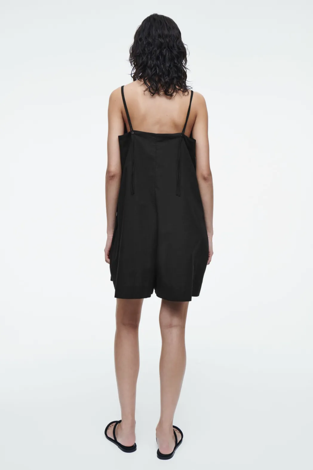 Outlet COS SQUARE-NECK ROMPER BLACK