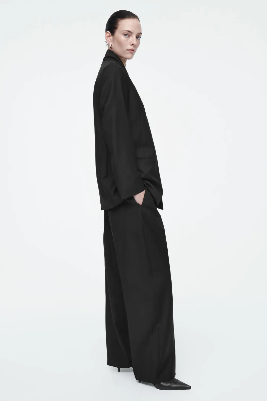 Online COS STAND-COLLAR WOOL BLAZER BLACK