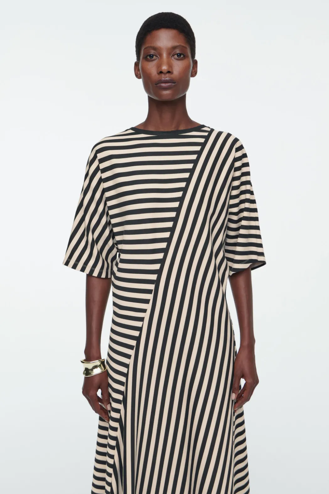 COS STRIPED JERSEY MIDI DRESS BLACK / STRIPED