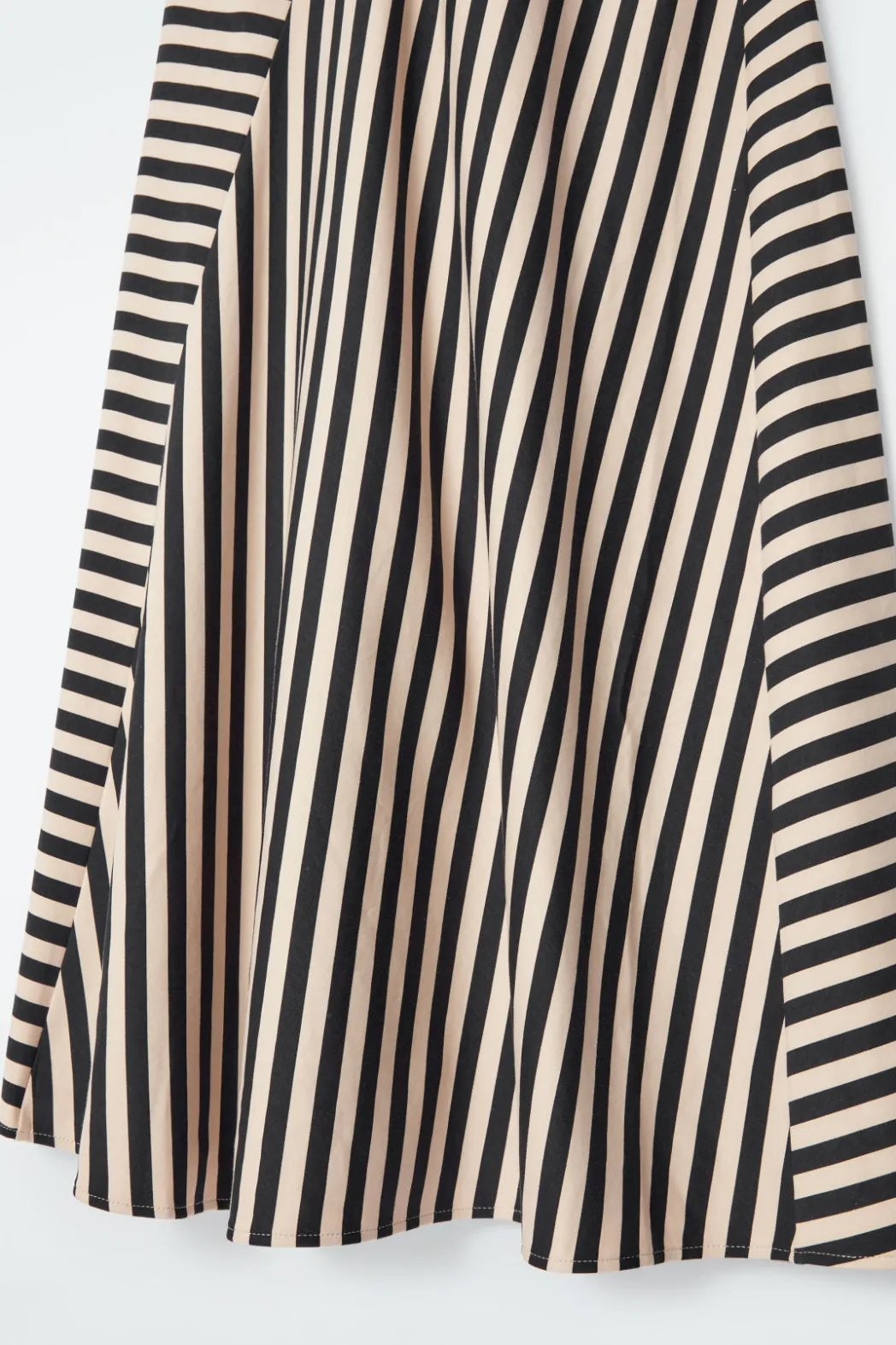 COS STRIPED JERSEY MIDI DRESS BLACK / STRIPED