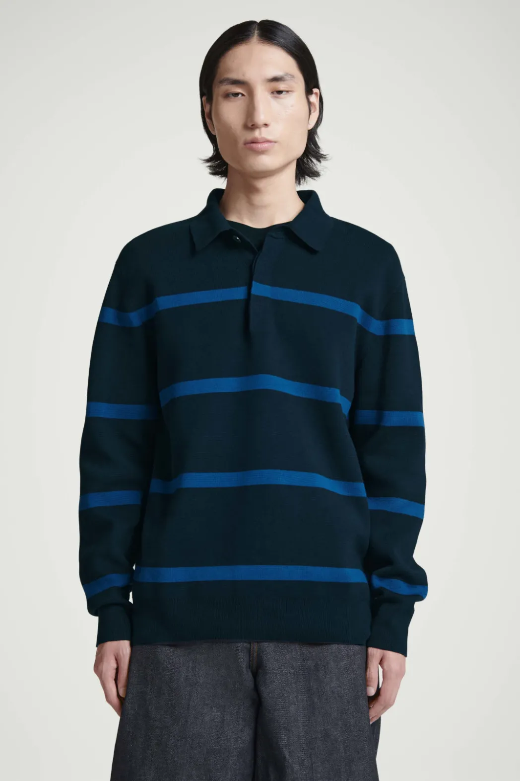 Discount COS STRIPED KNITTED POLO SHIRT NAVY / STRIPED