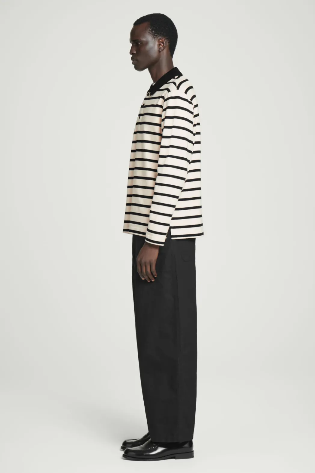 Outlet COS STRIPED LONG-SLEEVED POLO SHIRT ECRU / BLACK