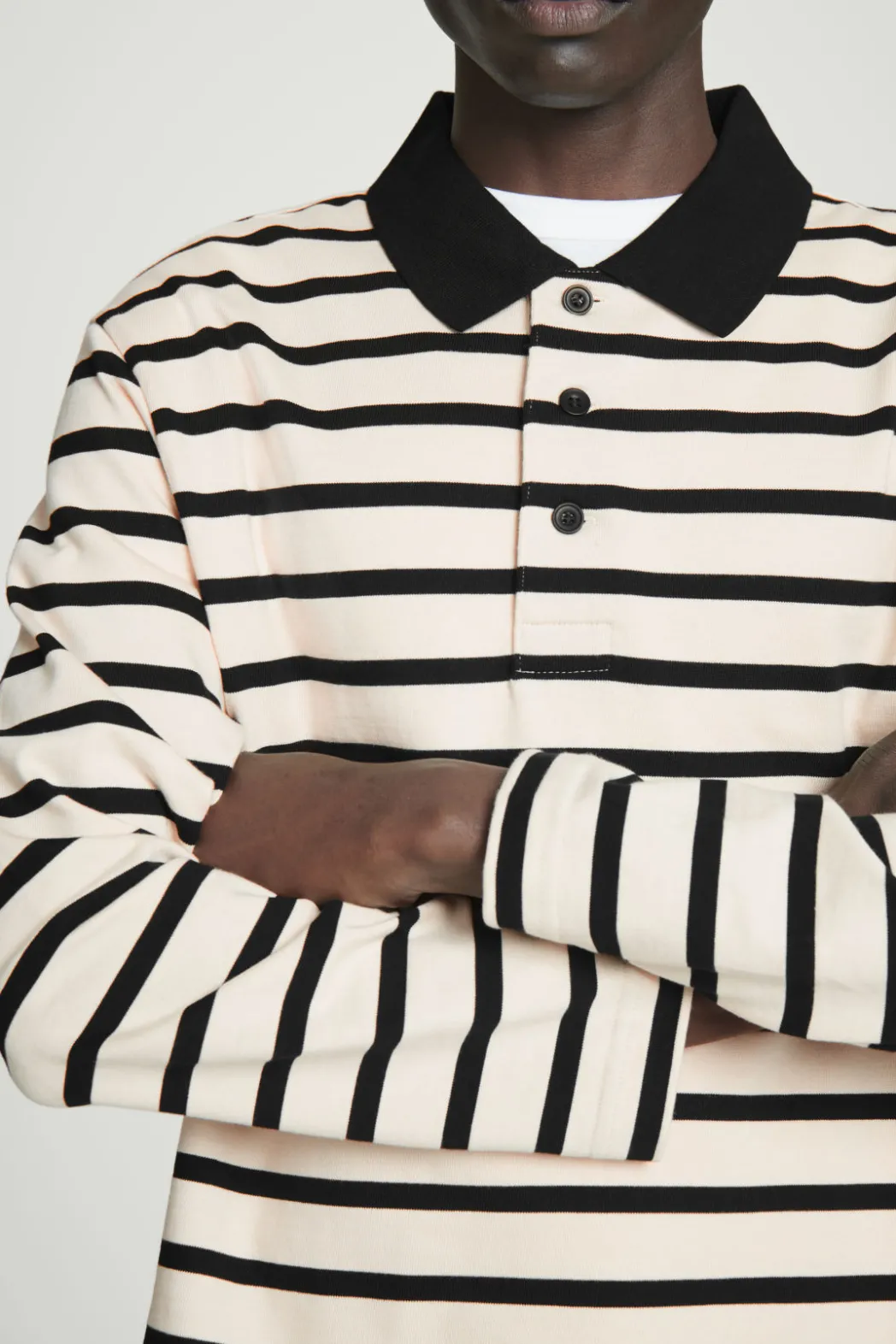 Outlet COS STRIPED LONG-SLEEVED POLO SHIRT ECRU / BLACK