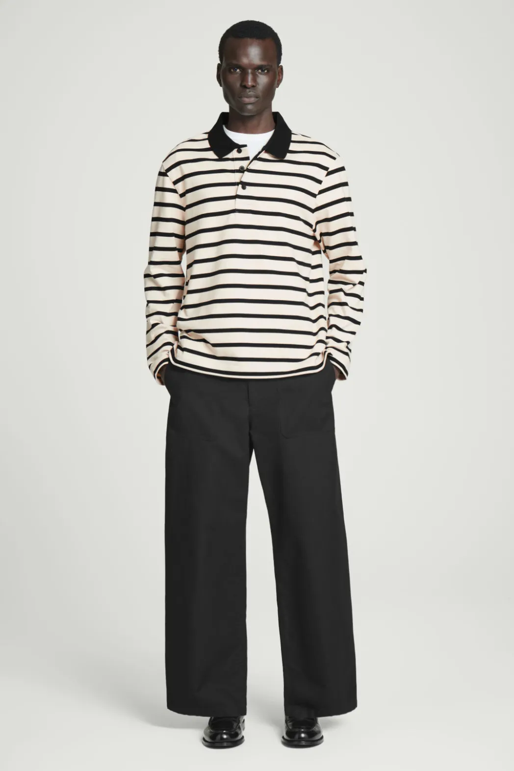 Outlet COS STRIPED LONG-SLEEVED POLO SHIRT ECRU / BLACK