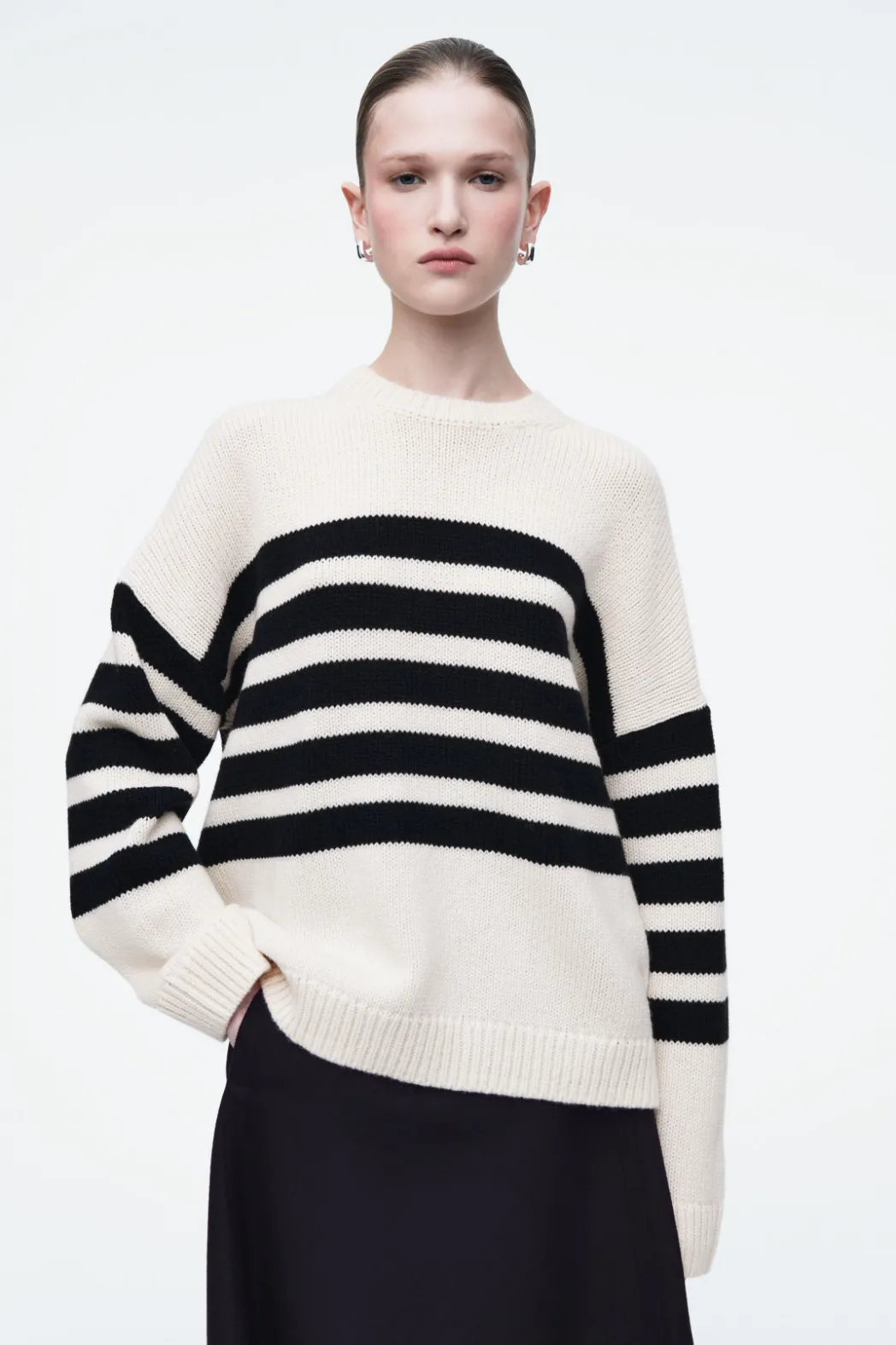 Best COS STRIPED MERINO WOOL SWEATER ECRU / STRIPED