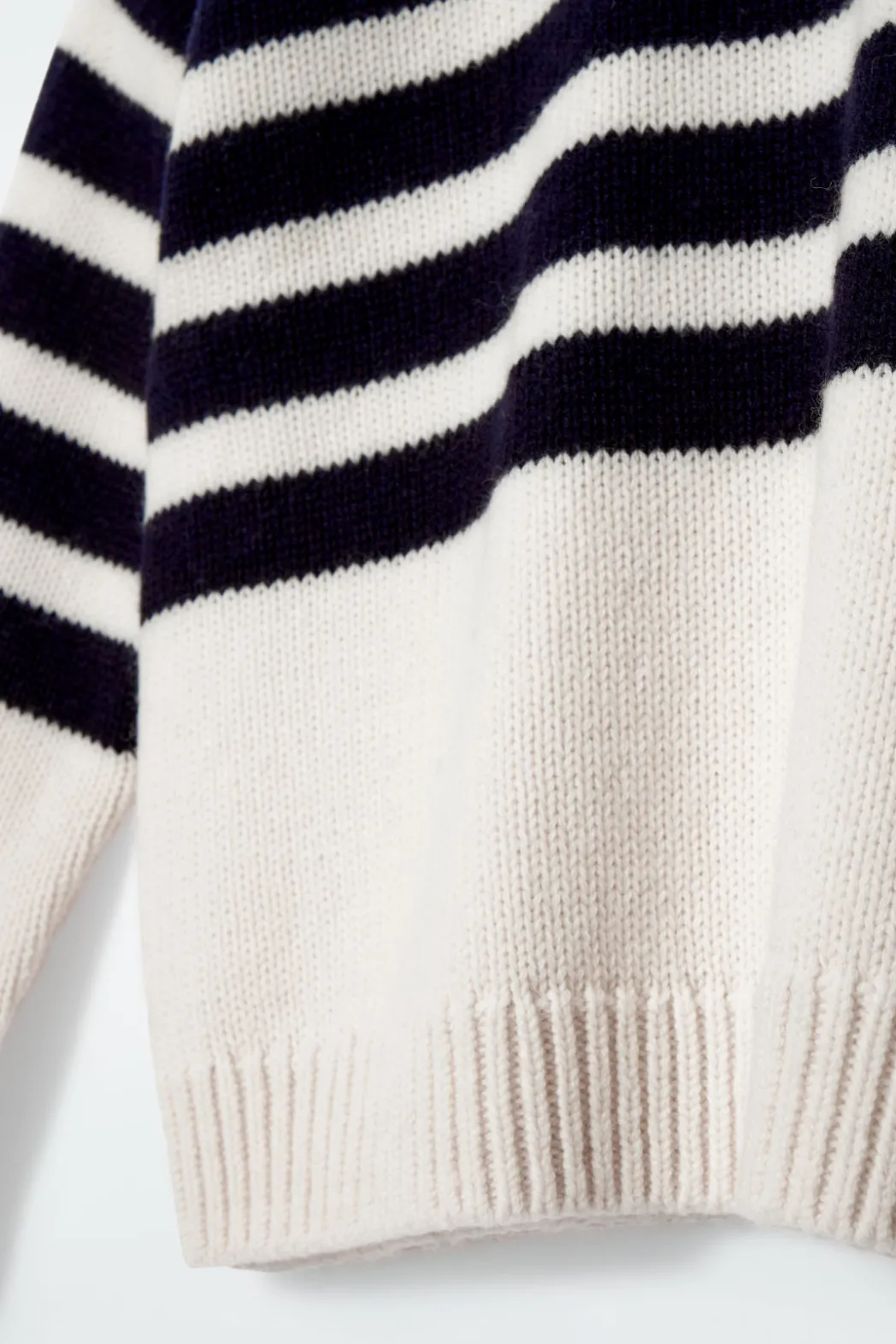 Best COS STRIPED MERINO WOOL SWEATER ECRU / STRIPED